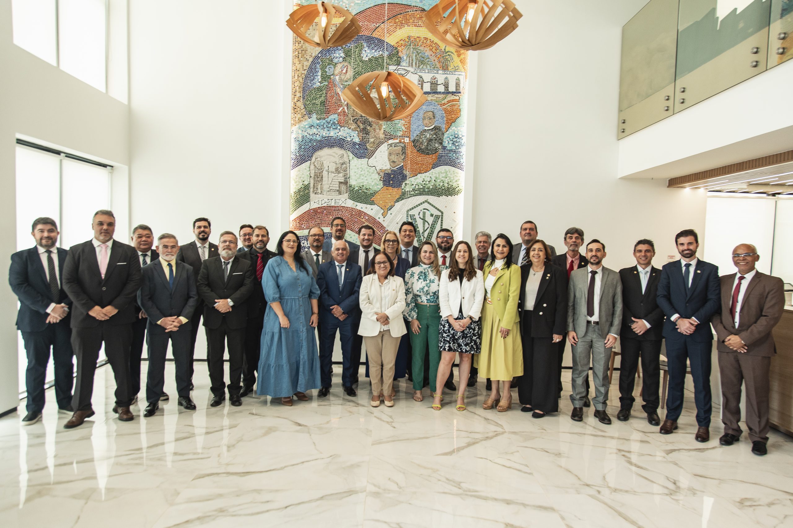 pessoas reunidas para a foto.