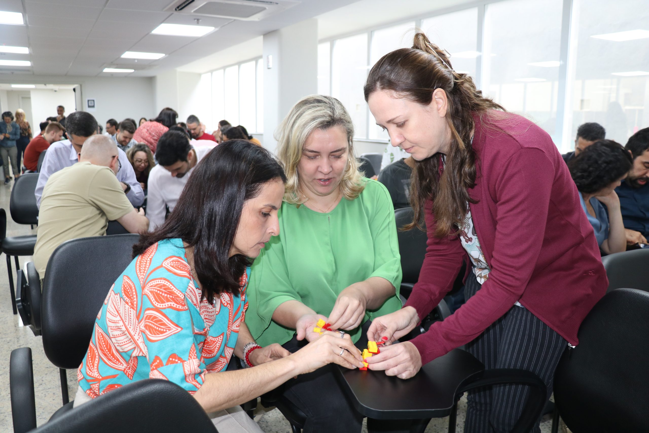 Colaboradores durante as atividades e dinâmicas.