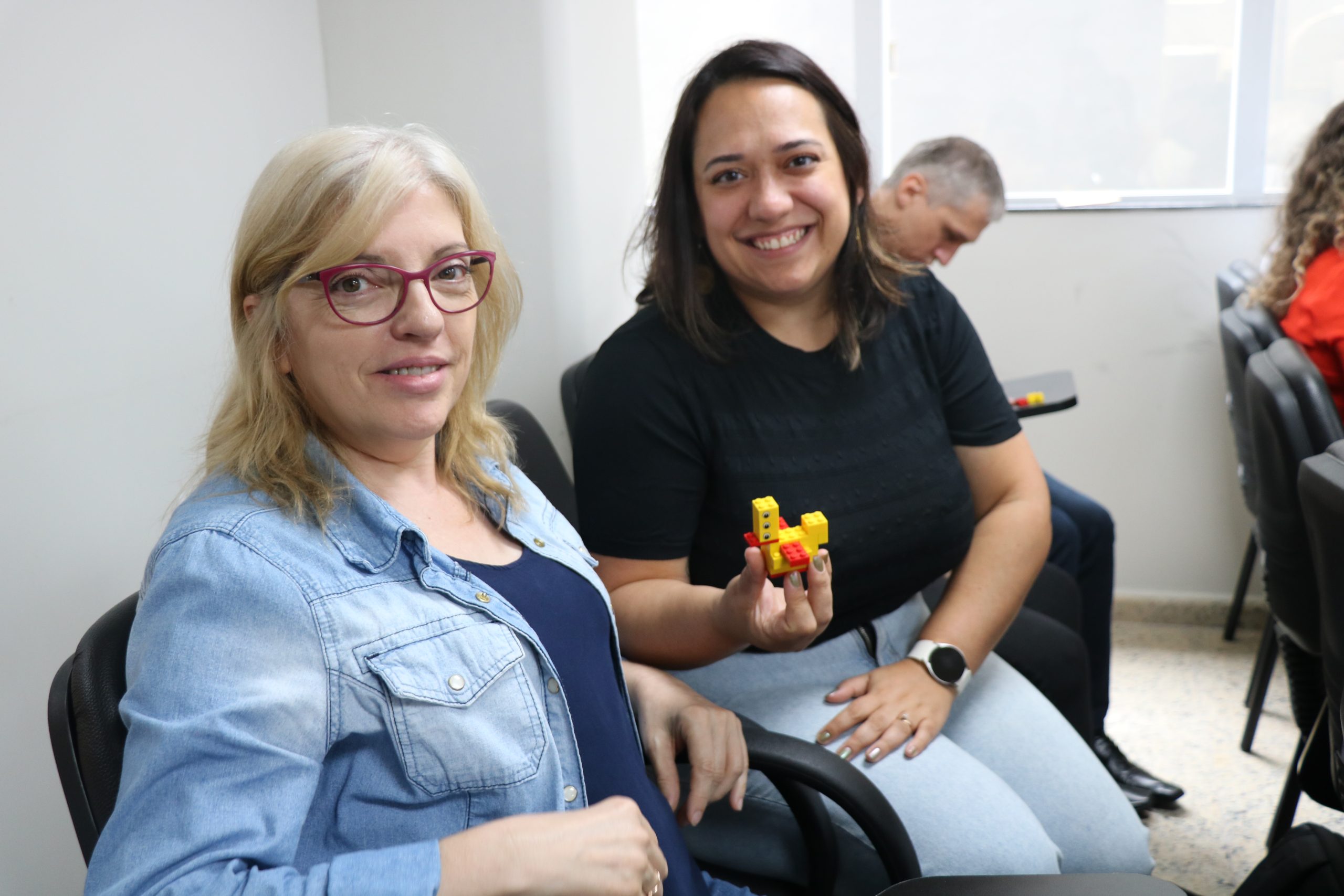 Colaboradores do Regional durante atividade lúdica e de relacionamento interpessoal.