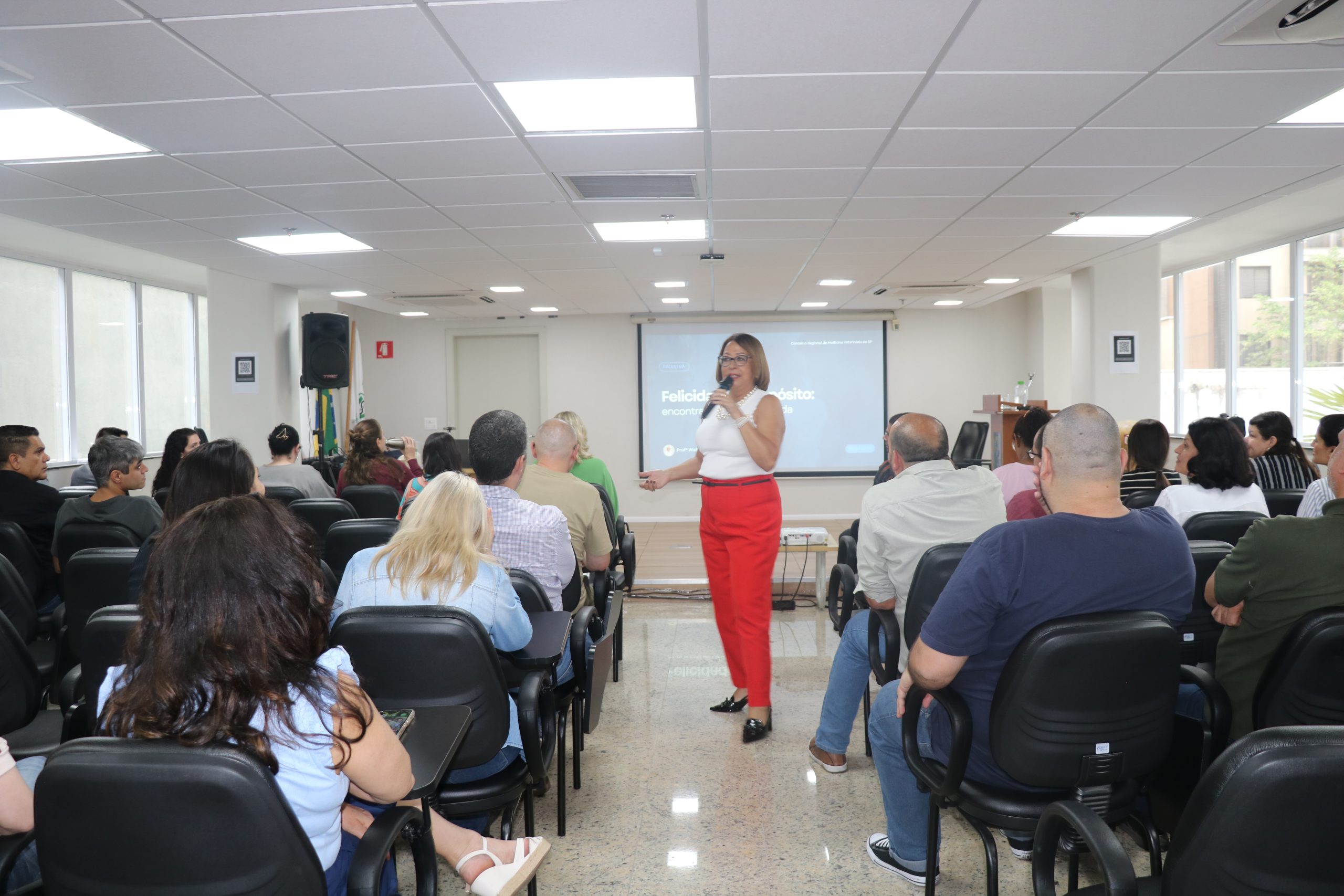 Colaboradores durante as atividades e dinâmicas.