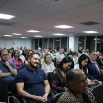 Visão frontal do auditório lotado durante a cerimônia de premiação, na sede do CRMV-SP