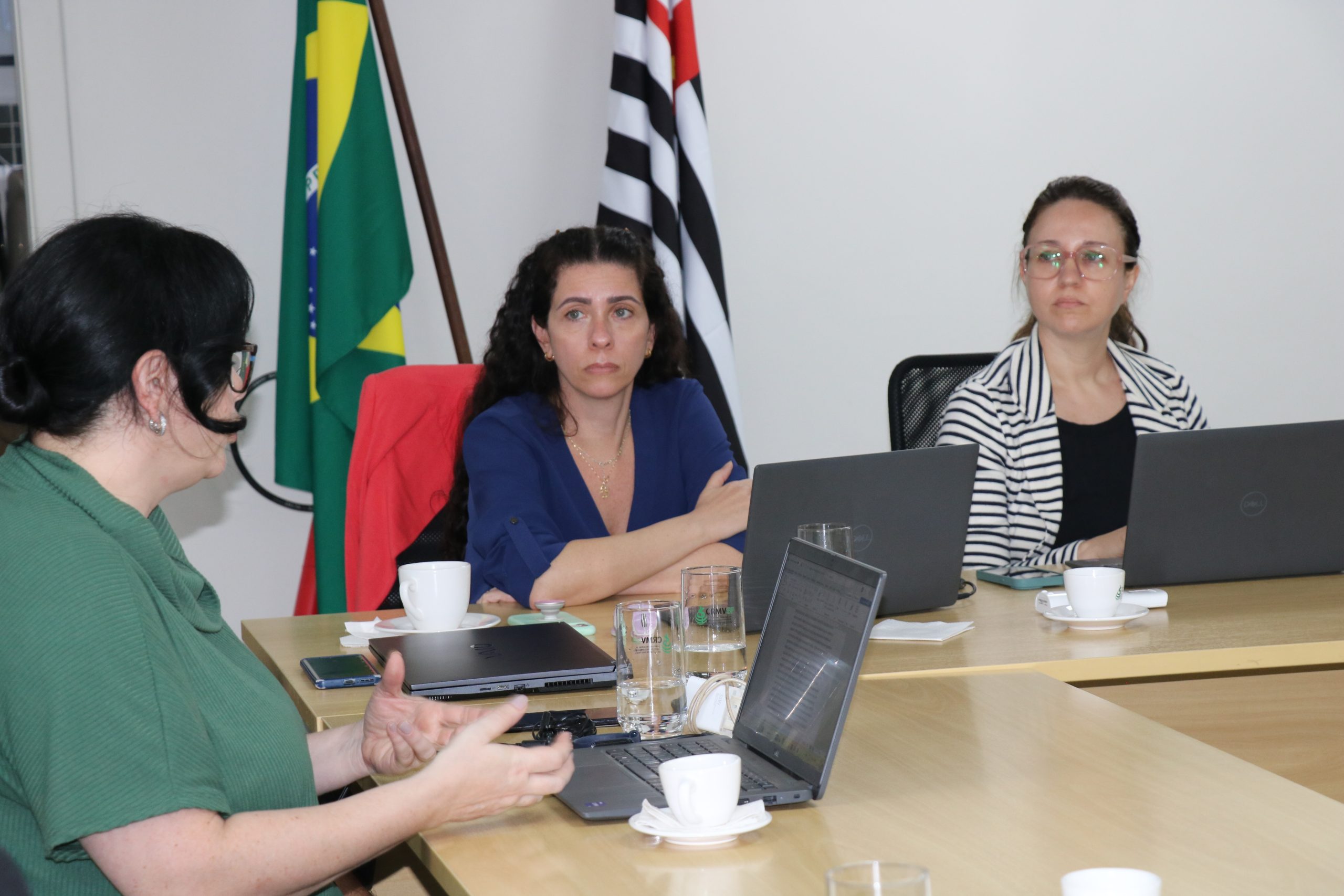 A diretoria do Conselho Regional de Medicina Veterinária do Estado de São Paulo (CRMV-SP) recebeu a Associação Brasileira de Planos de Saúde Pet (ABSP) em sua sede para discutir a regulamentação dos Planos de Saúde Pet, atendendo a demanda da sociedade por acesso aos cuidados médico-veteriários.