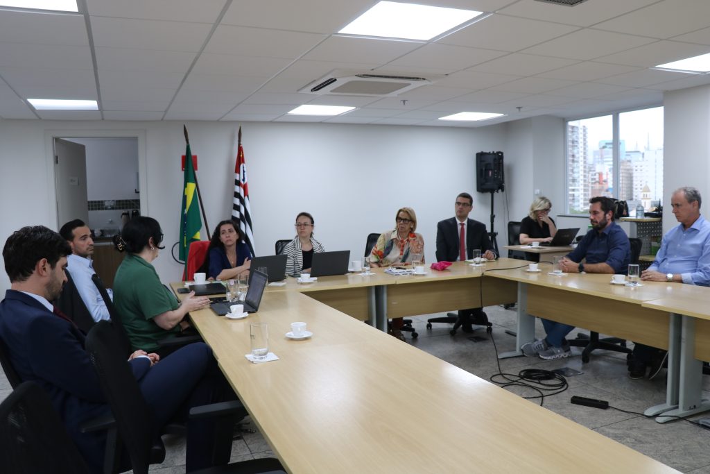 A diretoria do Conselho Regional de Medicina Veterinária do Estado de São Paulo (CRMV-SP) recebeu a Associação Brasileira de Planos de Saúde Pet (ABSP) em sua sede para discutir a regulamentação dos Planos de Saúde Pet, atendendo a demanda da sociedade por acesso aos cuidados médico-veterinários.