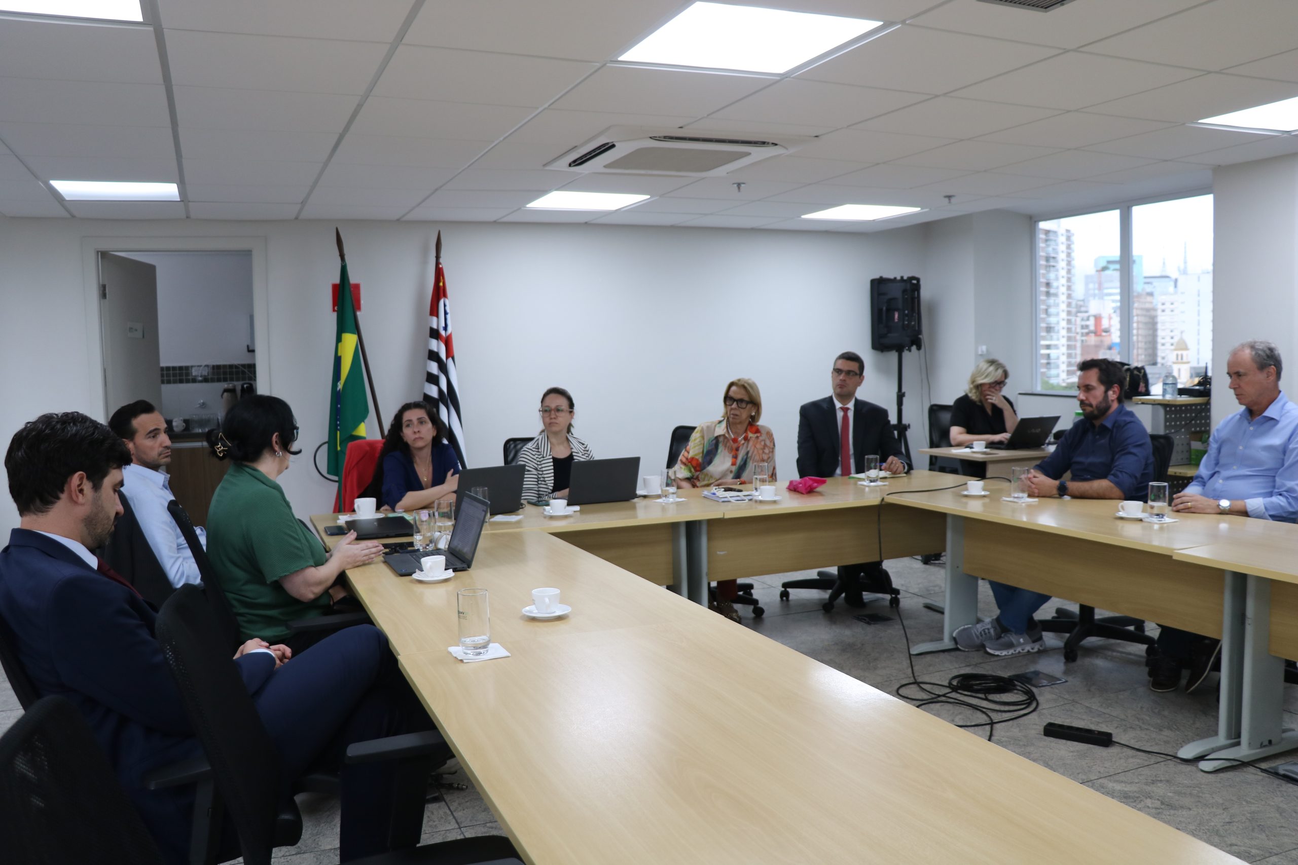 A diretoria do Conselho Regional de Medicina Veterinária do Estado de São Paulo (CRMV-SP) recebeu a Associação Brasileira de Planos de Saúde Pet (ABSP) em sua sede para discutir a regulamentação dos Planos de Saúde Pet, atendendo a demanda da sociedade por acesso aos cuidados médico-veterinários.