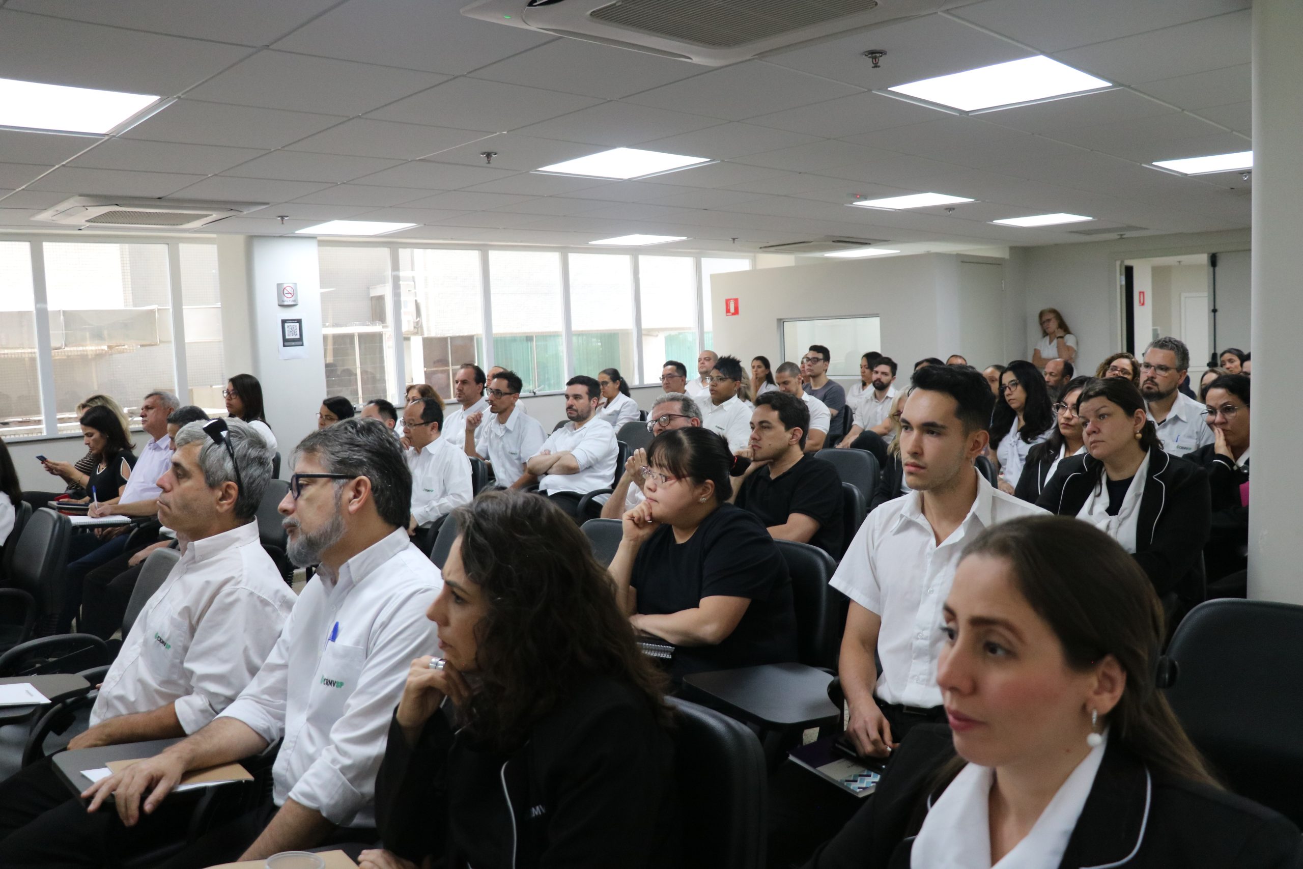 Os colaboradores do CRMV-SP participaram de uma apresentação sobre a plataforma Omnichannel, promovida pela empresa Digivox.