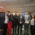 Representantes do Fcafs-SP, em pé, pousando para uma foto.