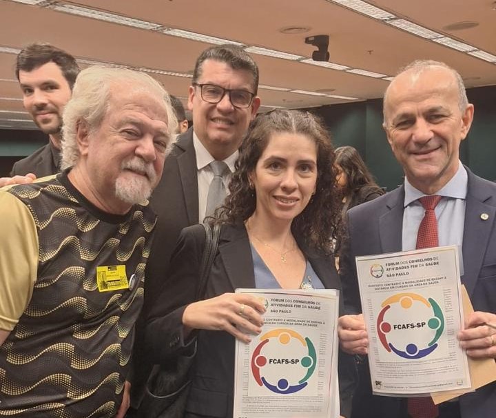 Integrantes do CRMV-SP e Fcafs-SP em encontro com o deputado federal Helder Salomão.