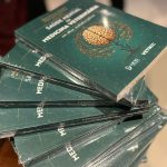 Livros com capa verde que estão que estão sendo lançados. Título: Saúde Mental na Medicina Veterinária.