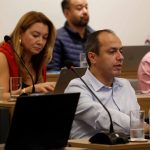 Em destaque: homem de camiseta azul, cabelo curto e sem barba, esse é o coordenador financeiro do CRMV-SP, Emanoel Tadeu Coelho Costa.