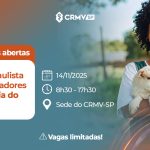 Imagem de divulgação nas cores azul e laranja, com a foto de uma jovem negra de cabelo crespo castanho escuro na altura dos ombros, usando blusa branca e macacão jeans, segurando um filhote de cabra no colo. Em letras laranjas está escrito: Inscrições abertas. Encontro Paulista de Coordenadores de Zootecnia do CRMV-SP. Em letras brancas: 14/11/2025 - 08h30-17h30 - Sede do CRMV-SP. Vagas limitadas.