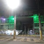 Paço municipal de Presidente Prudente fotografado a noite e iluminado de verde.