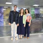 Três pessoas em pé pousando para foto, são eles da esquerda para a direita: O secretário-geral, do CRMV-SP, Rodrigo Mainardi, a presidente do CRMV-SP, Daniela Pontes Chiebao e a vice-presidente do CRMV-SP, Carolina Filippos.