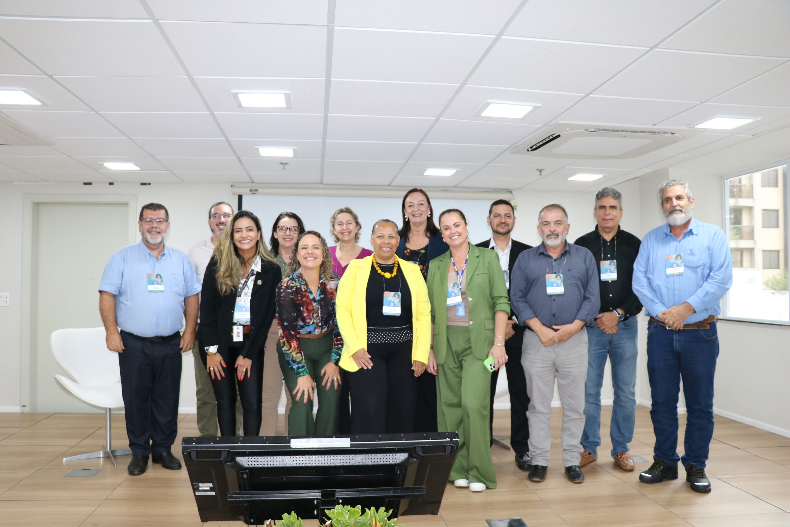 imagem de várias pessoas posadas para foto reunidas em um evento sobre zootecnia.