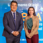 imagem de um homem e uma mulher posados para foto