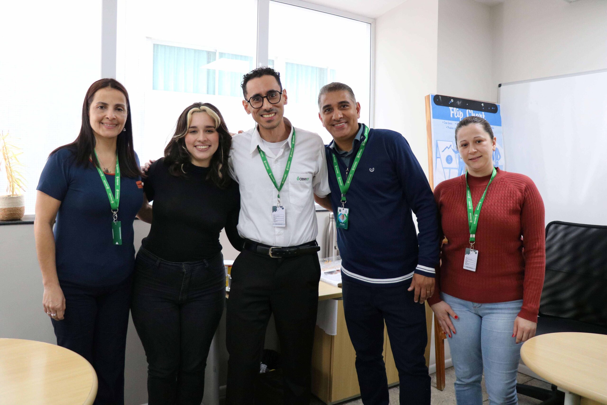 Pessoas reunidas para a foto.