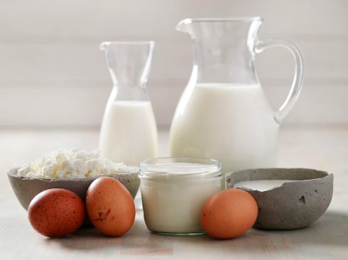 milk-products-wooden-table2