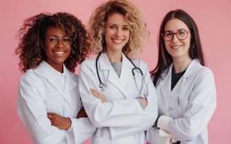 portrait-diverse-women-together